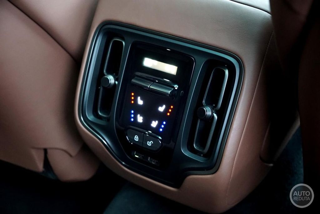 Aston Martin DBX 2023