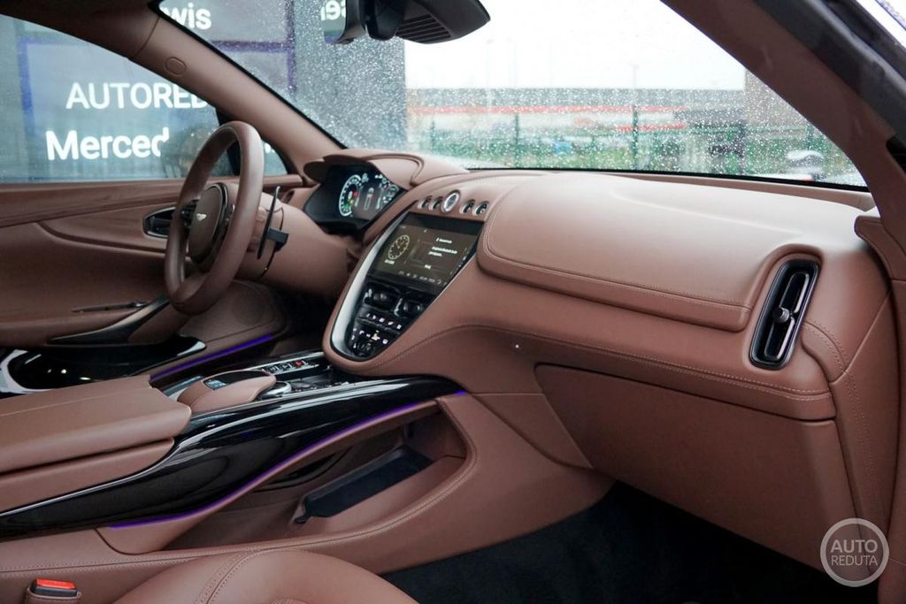 Aston Martin DBX 2023