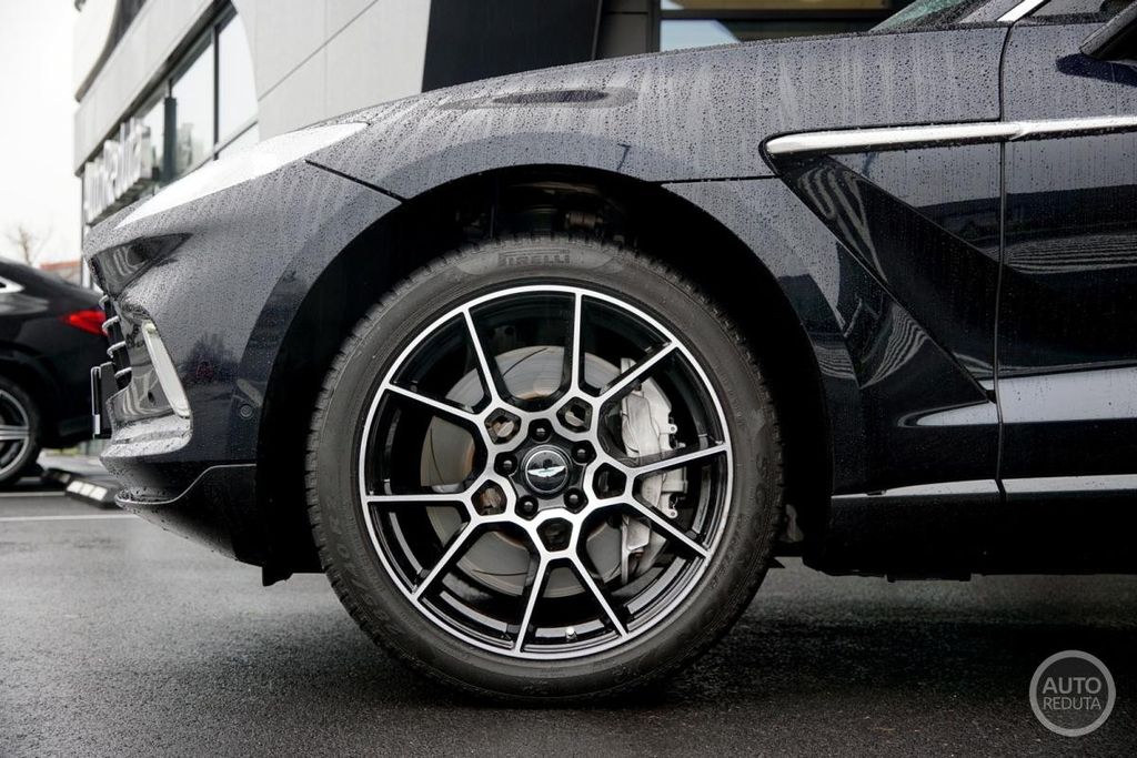 Aston Martin DBX 2023