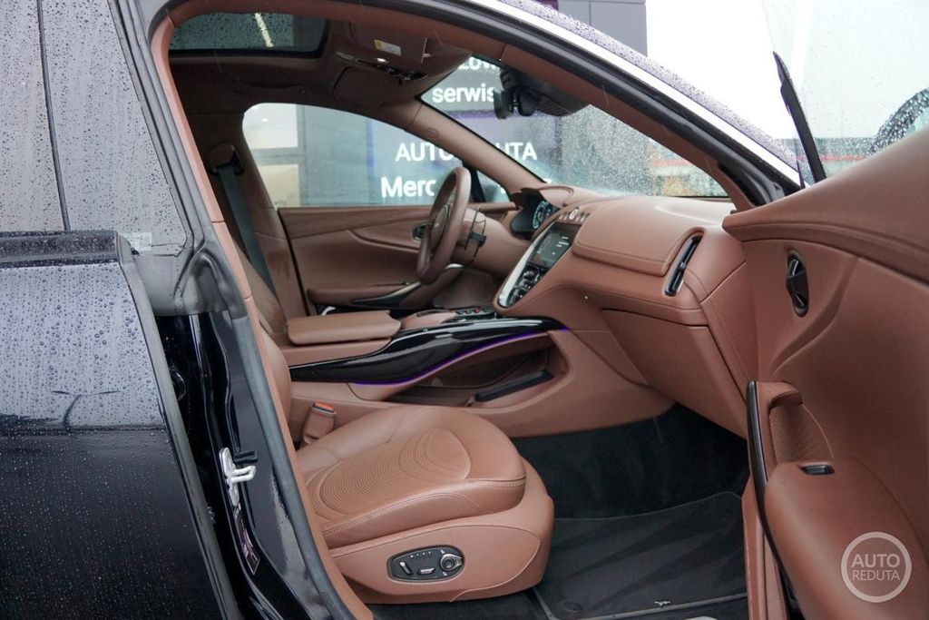 Aston Martin DBX 2023