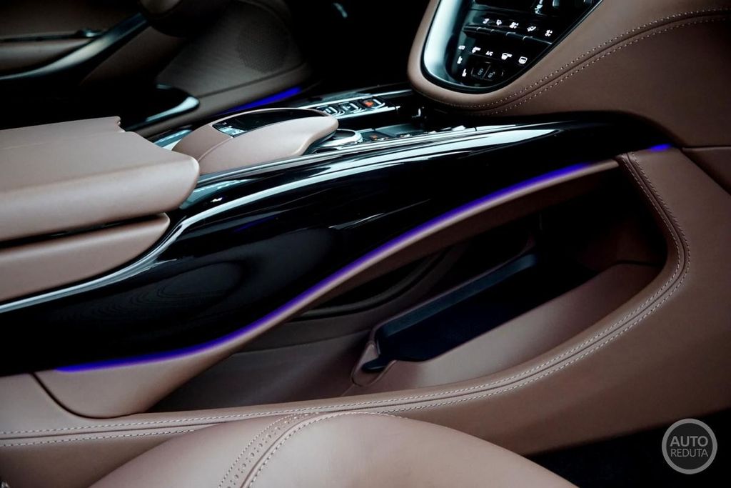 Aston Martin DBX 2023