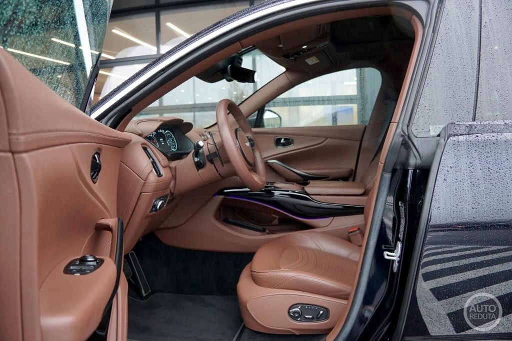 Aston Martin DBX 2023