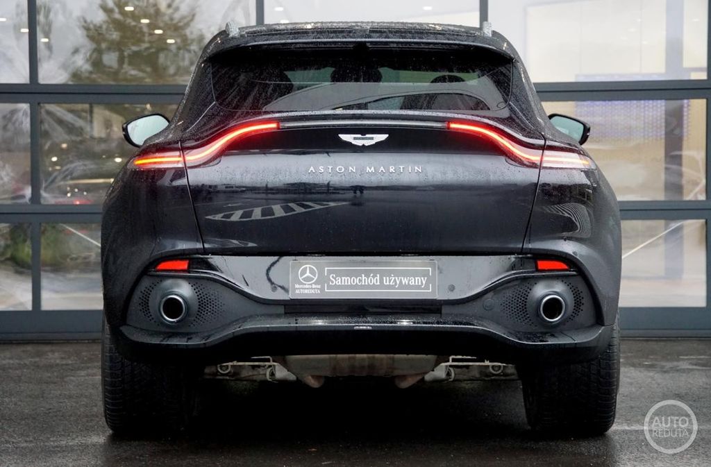 Aston Martin DBX 2023