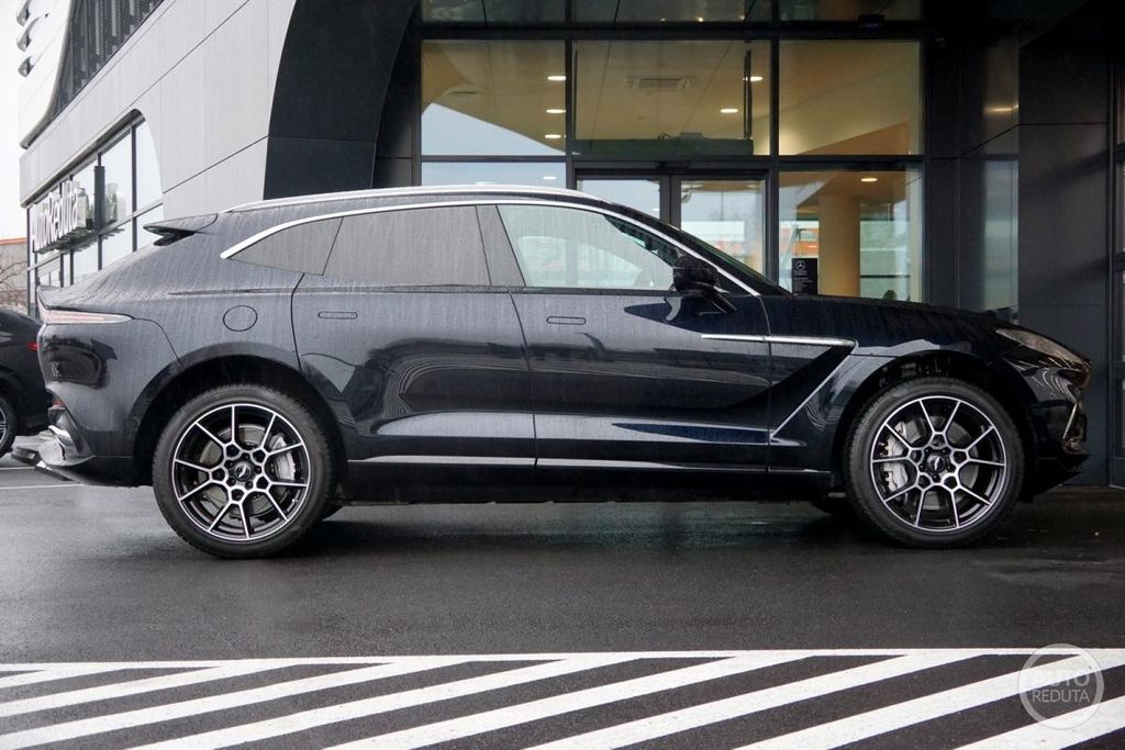 Aston Martin DBX 2023