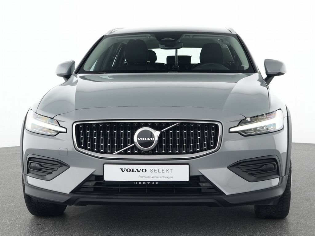 Volvo V60 Cross Country 2023