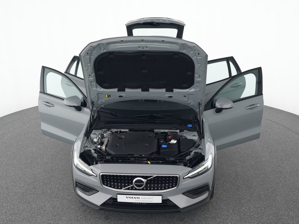 Volvo V60 Cross Country 2023