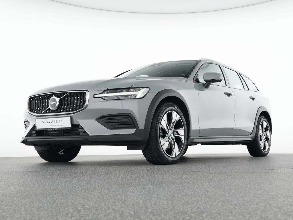 Volvo V60 Cross Country 2023