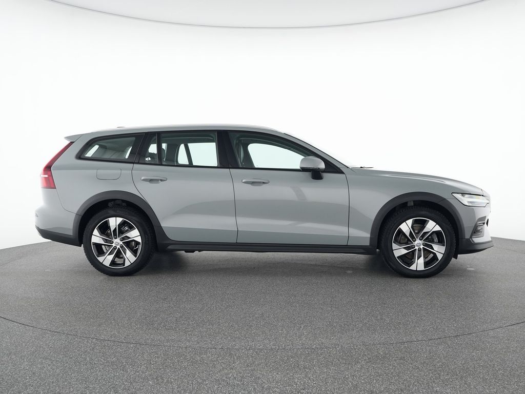 Volvo V60 Cross Country 2023