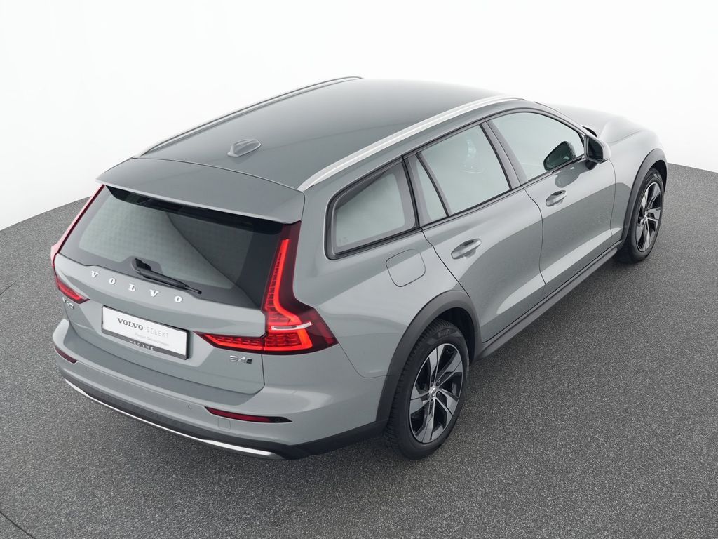 Volvo V60 Cross Country 2023