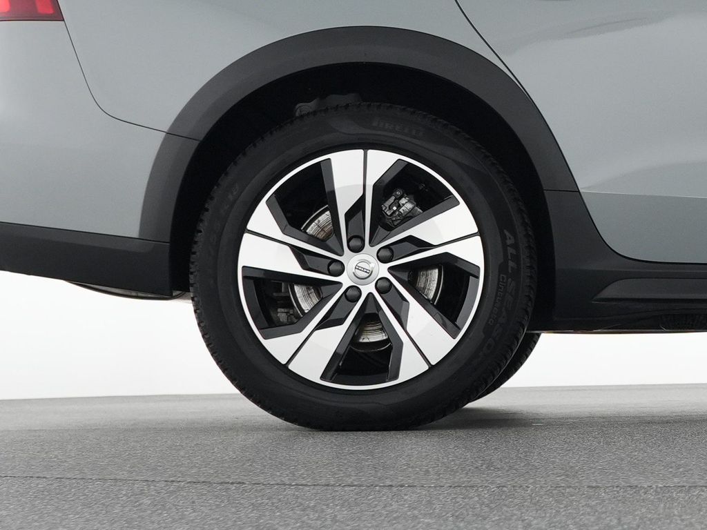Volvo V60 Cross Country 2023