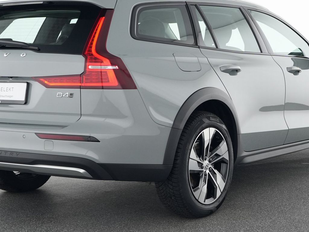 Volvo V60 Cross Country 2023