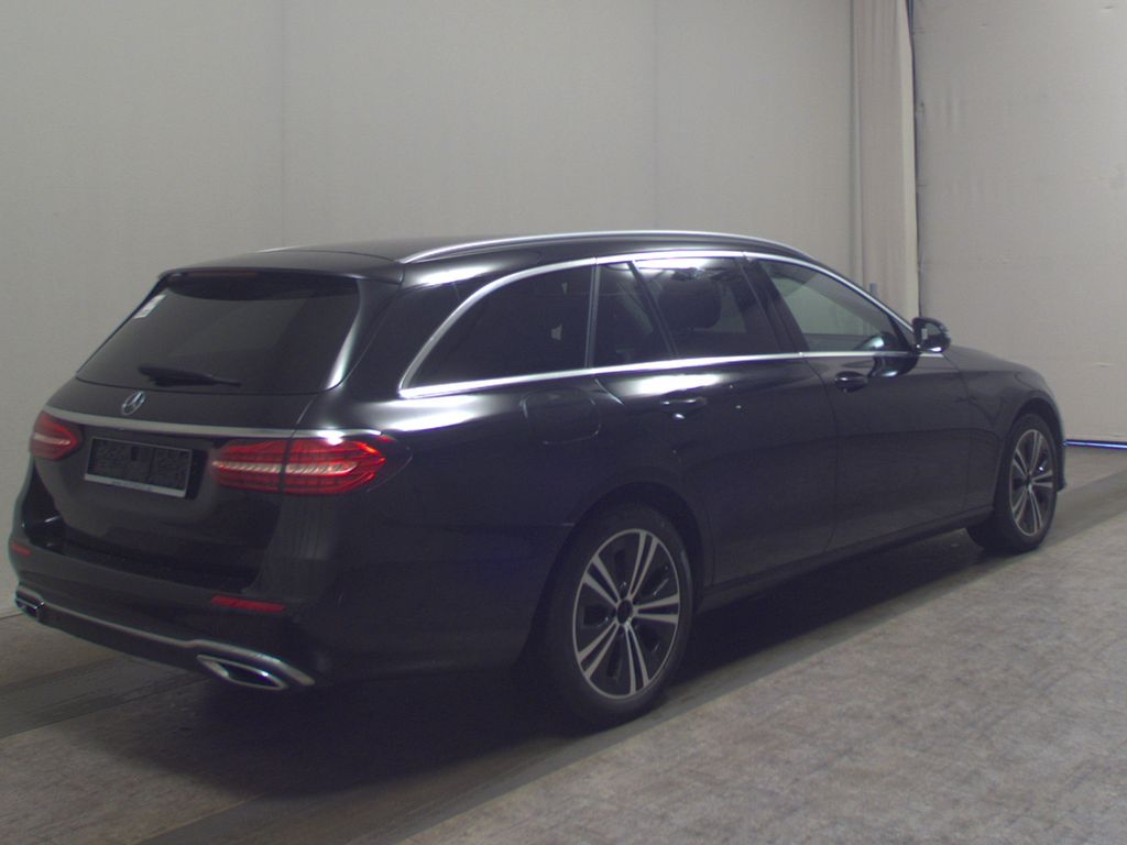 Mercedes-Benz E 220 2021
