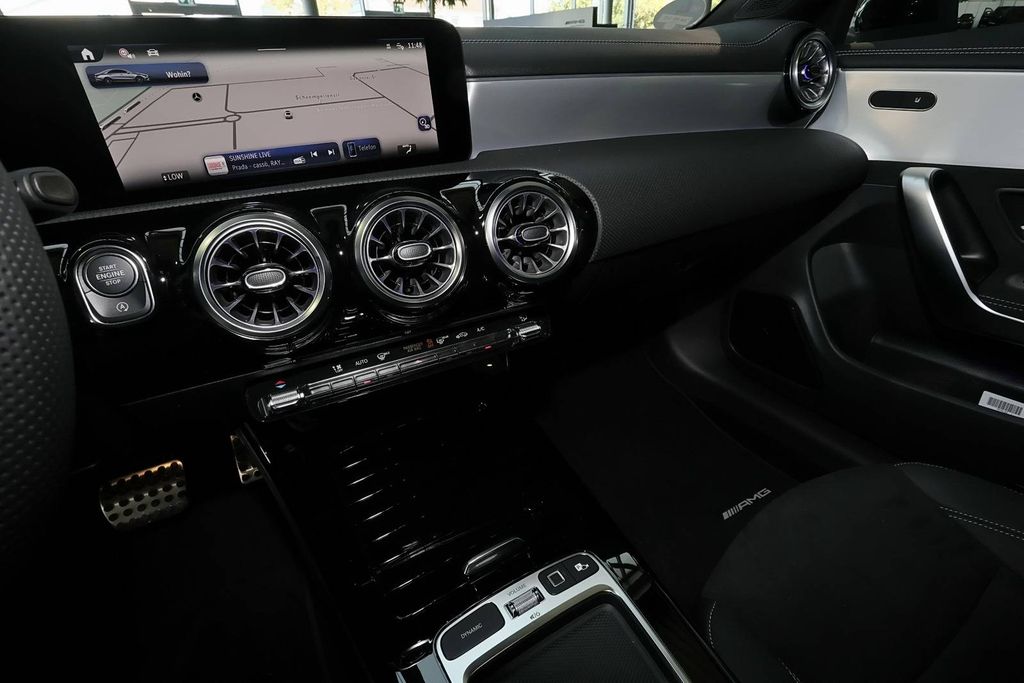Mercedes-Benz CLA 200 2025