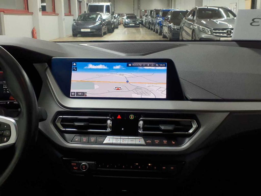 BMW 216 2023