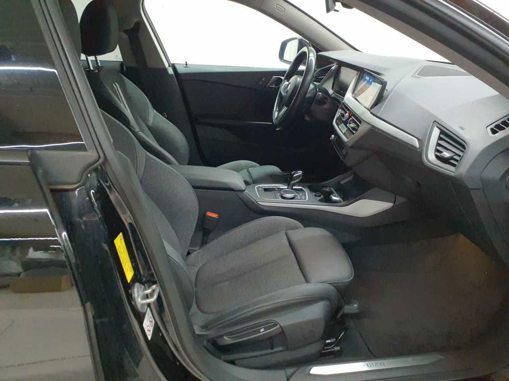 BMW 216 2023