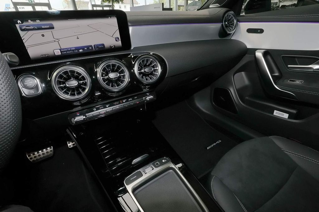 Mercedes-Benz CLA 200 2025