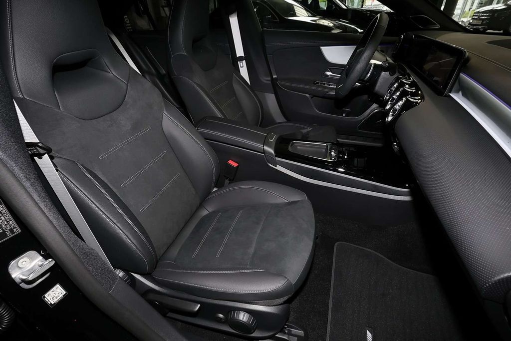 Mercedes-Benz CLA 200 2025