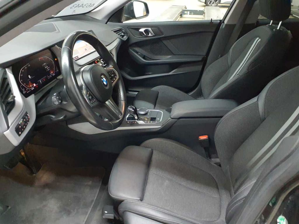 BMW 216 2023
