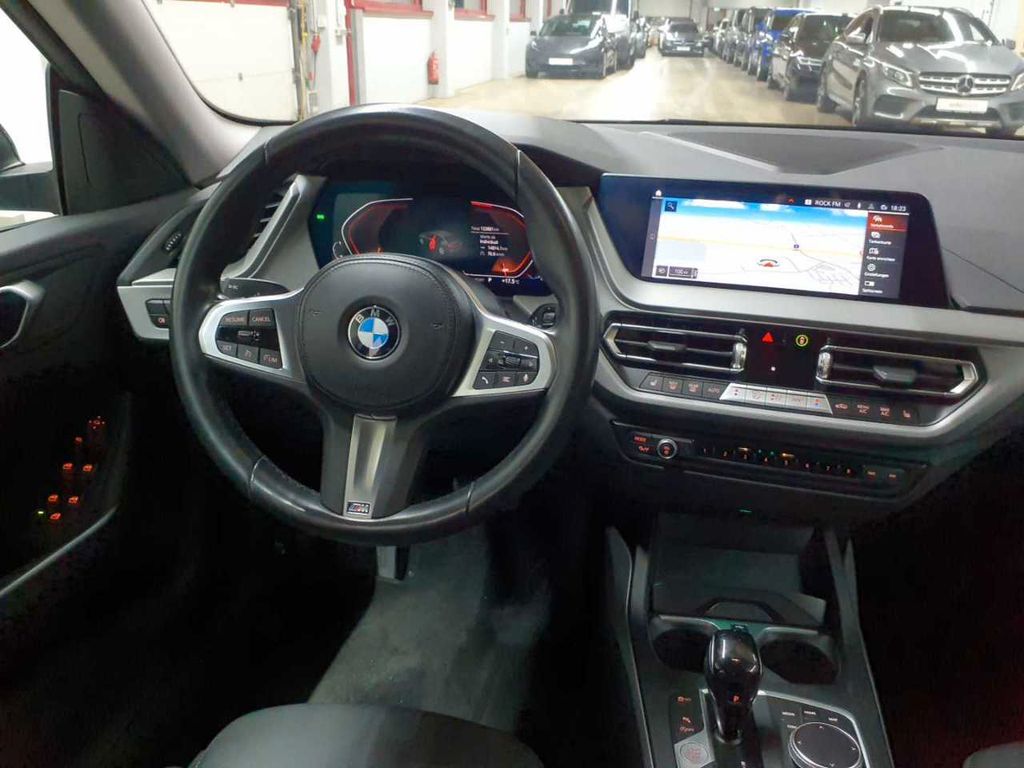 BMW 216 2023