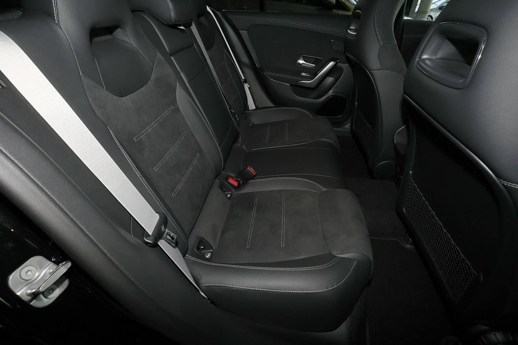 Mercedes-Benz CLA 200 2025