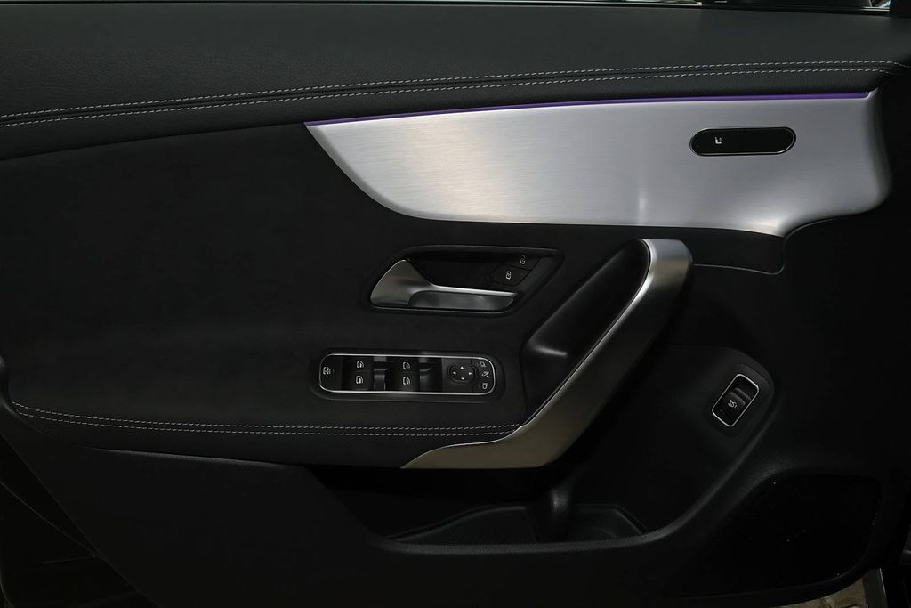 Mercedes-Benz CLA 200 2025