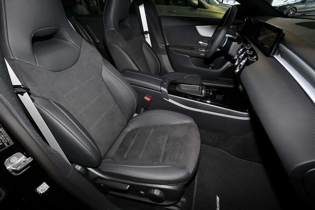 Mercedes-Benz CLA 200 2025