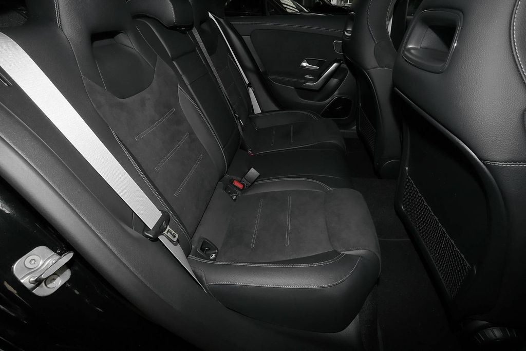 Mercedes-Benz CLA 200 2025