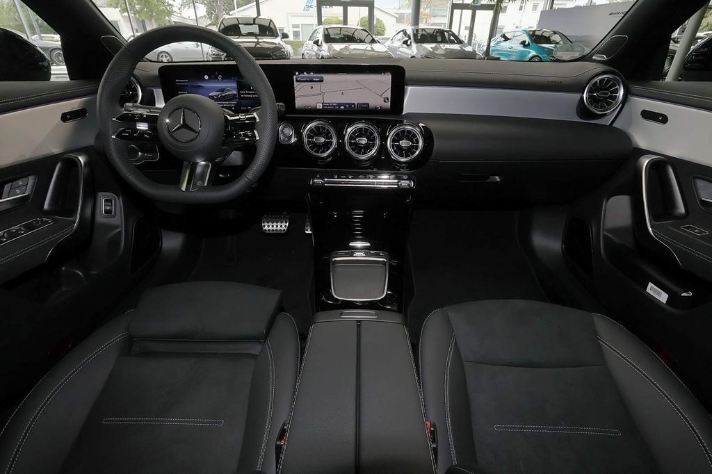 Mercedes-Benz CLA 200 2025