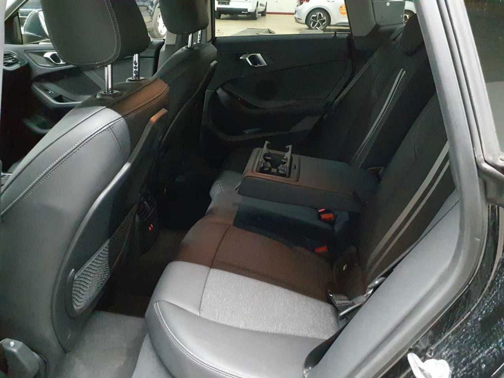 BMW 216 2023