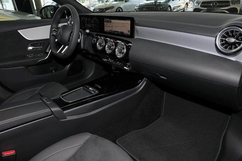 Mercedes-Benz CLA 200 2025