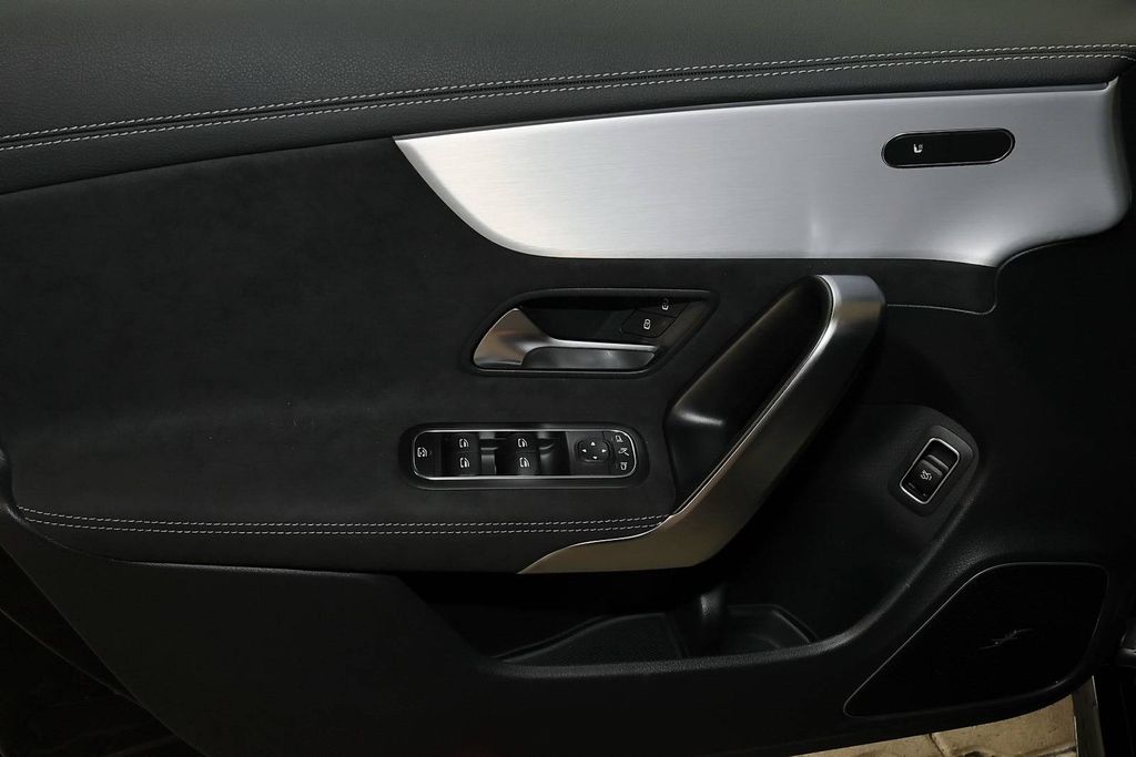 Mercedes-Benz CLA 200 2025