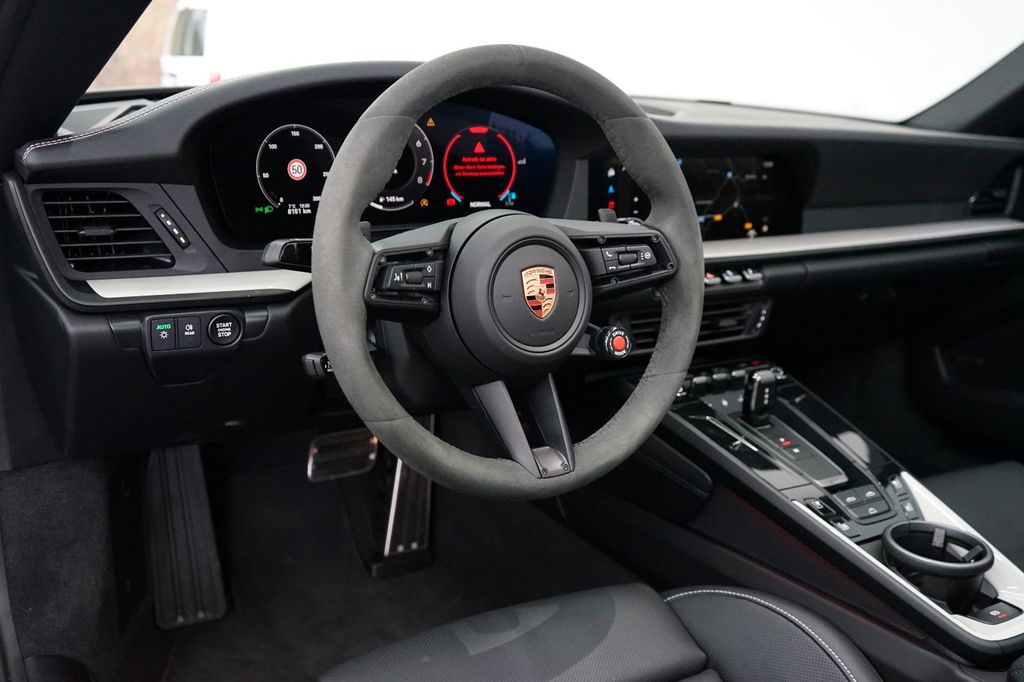 Porsche 992 2025