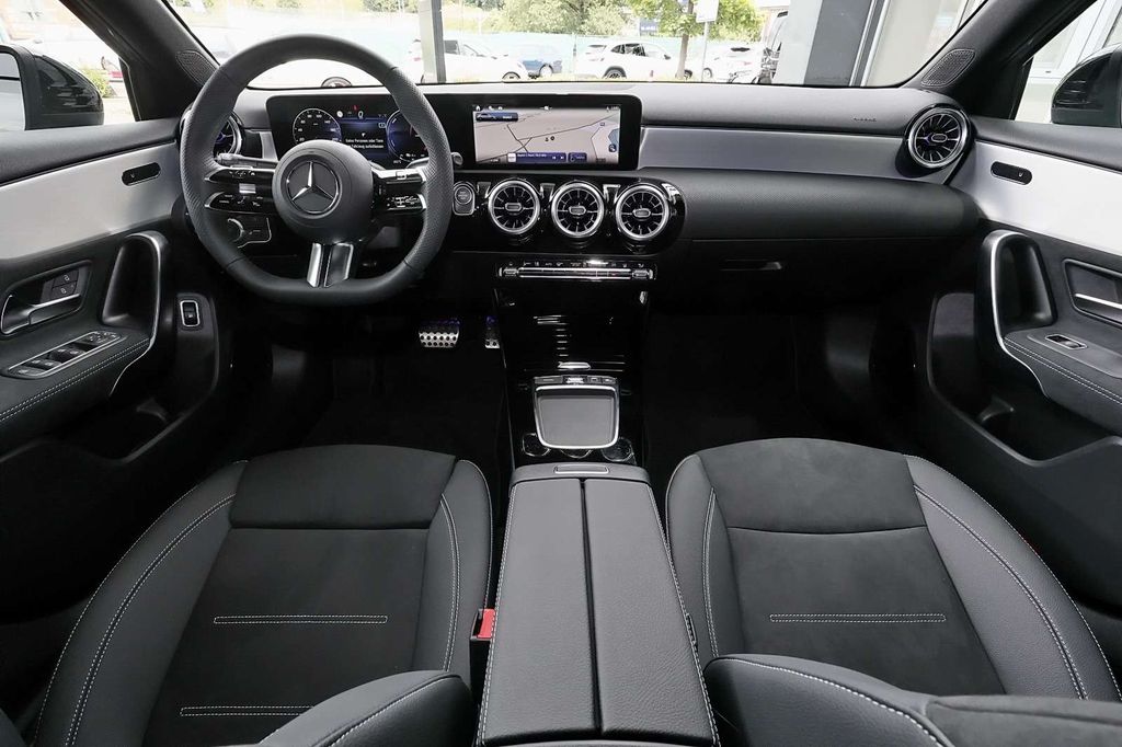 Mercedes-Benz A 250 2025