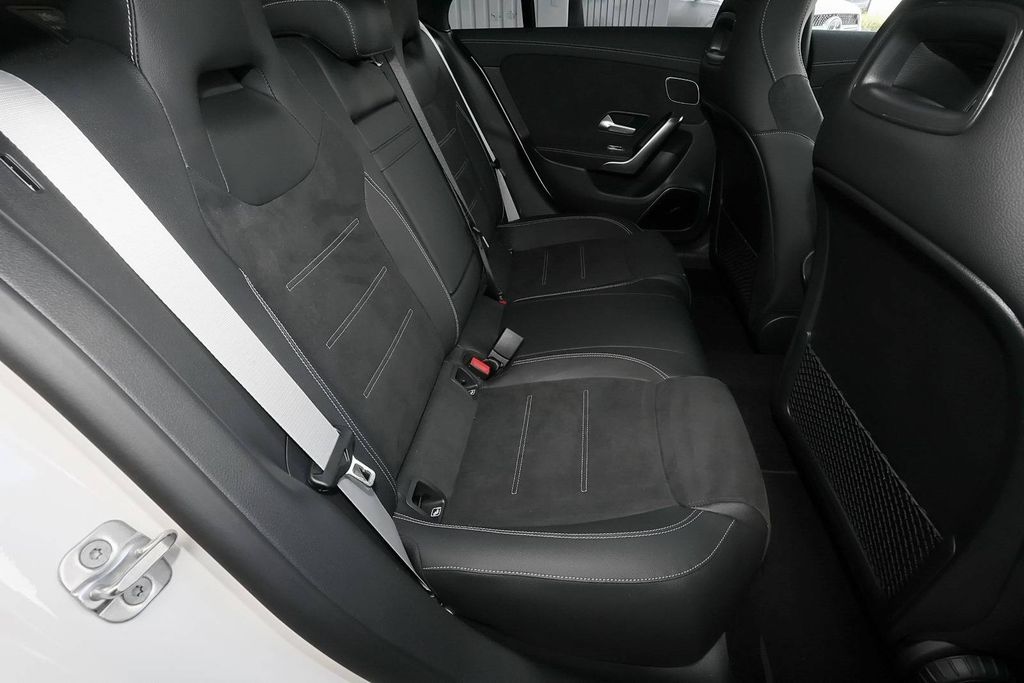 Mercedes-Benz CLA 200 2025