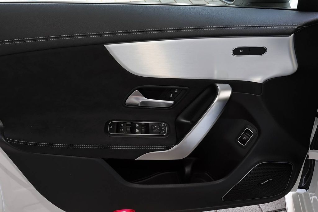 Mercedes-Benz CLA 200 2025