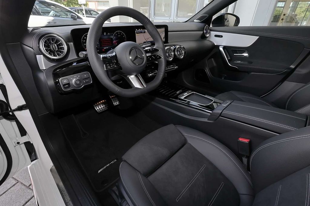 Mercedes-Benz CLA 200 2025