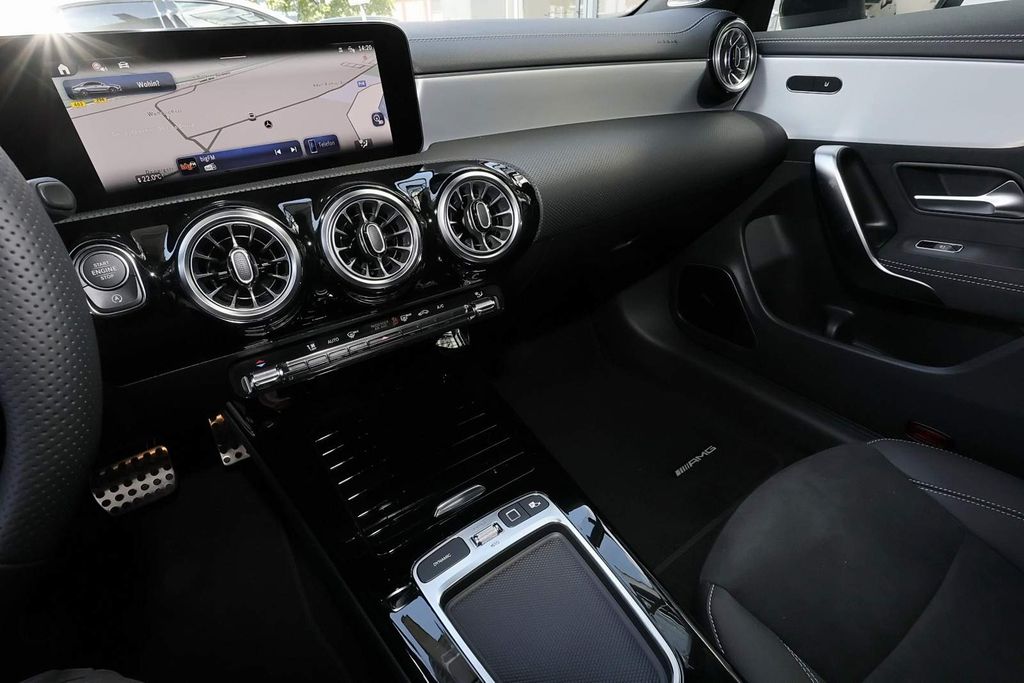 Mercedes-Benz CLA 200 2025