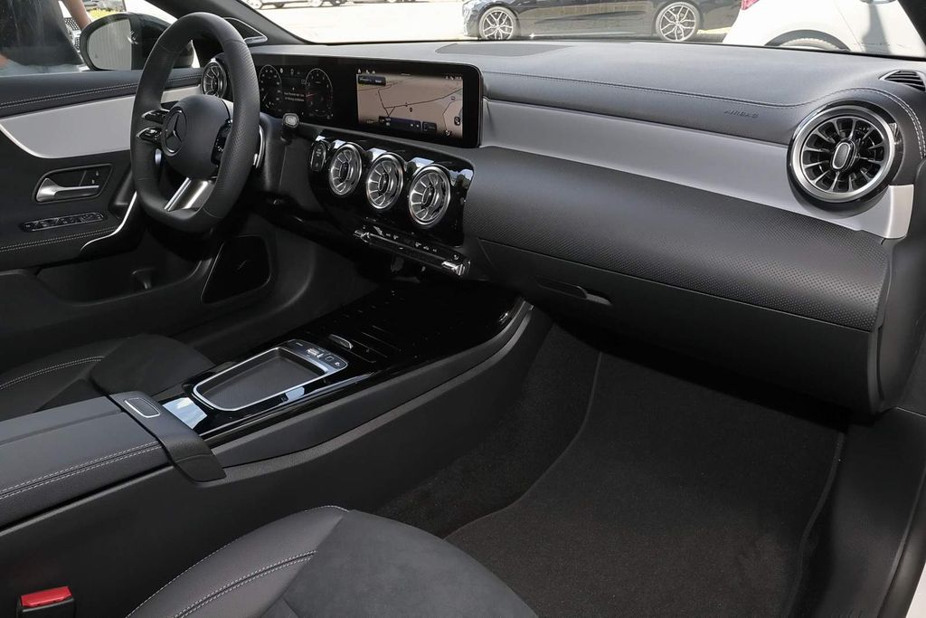 Mercedes-Benz CLA 200 2025