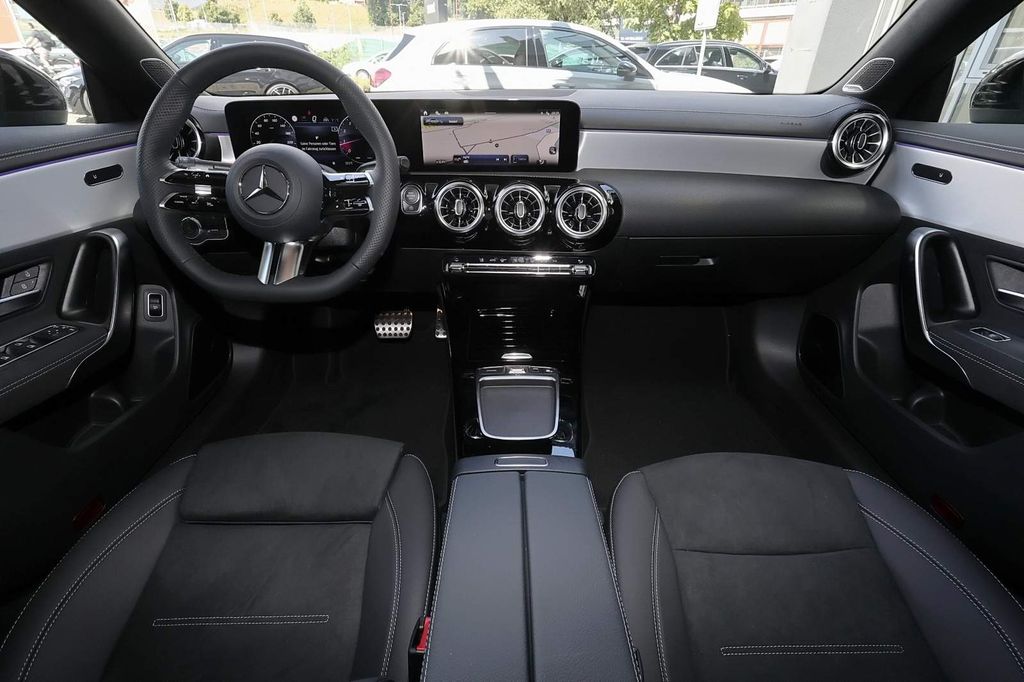 Mercedes-Benz CLA 200 2025
