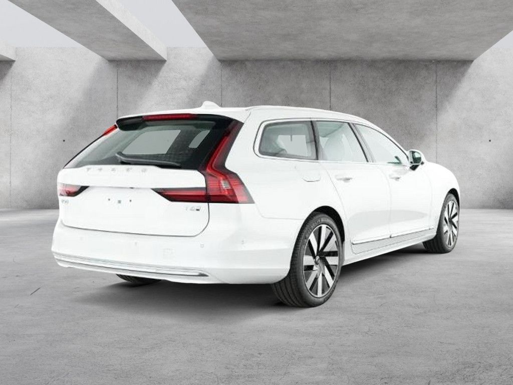 Volvo V90 2025