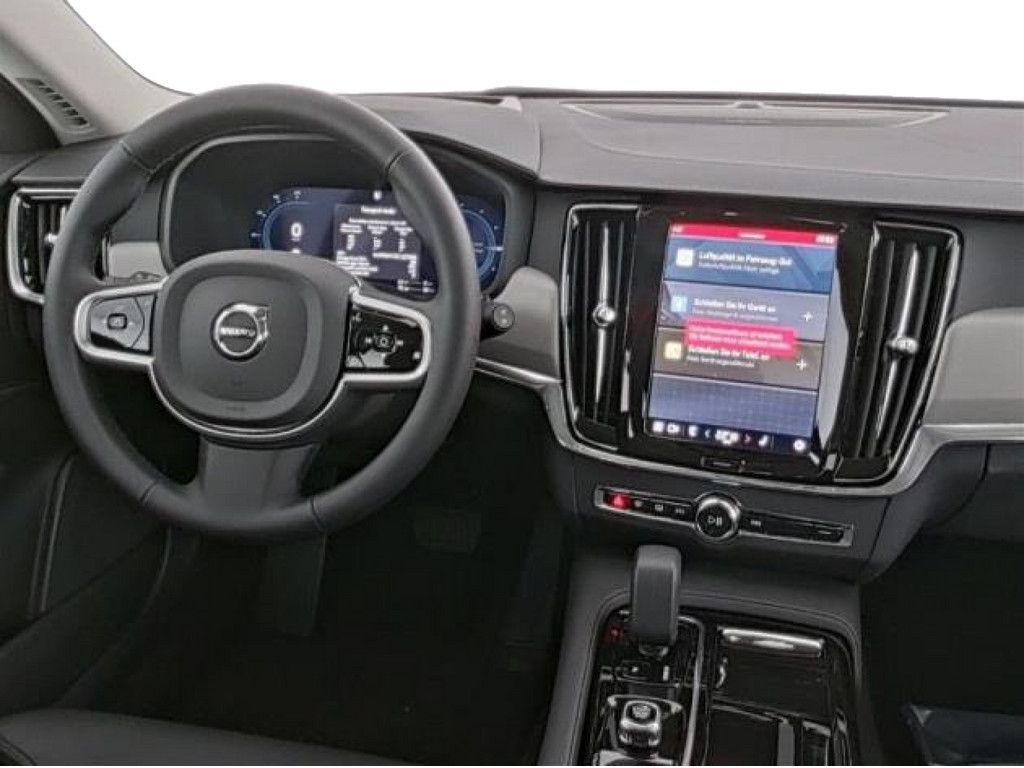 Volvo V90 2025