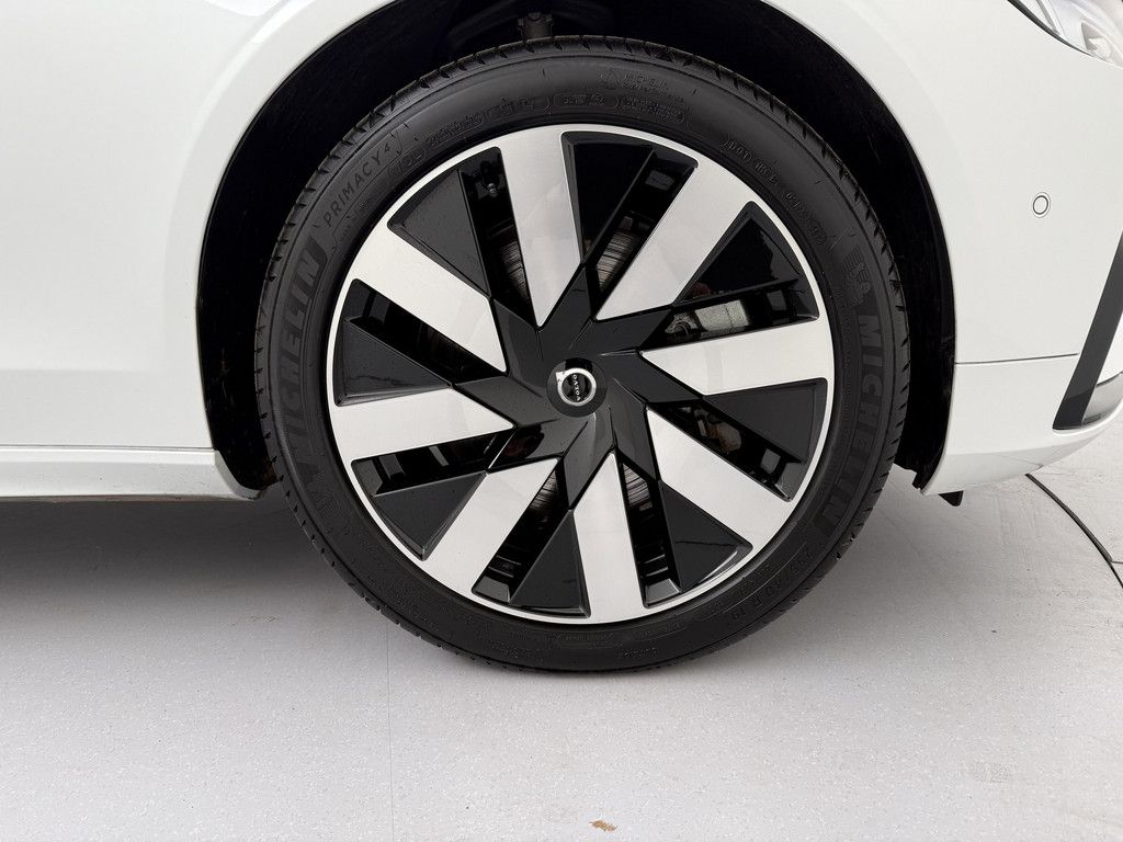 Volvo V90 2025