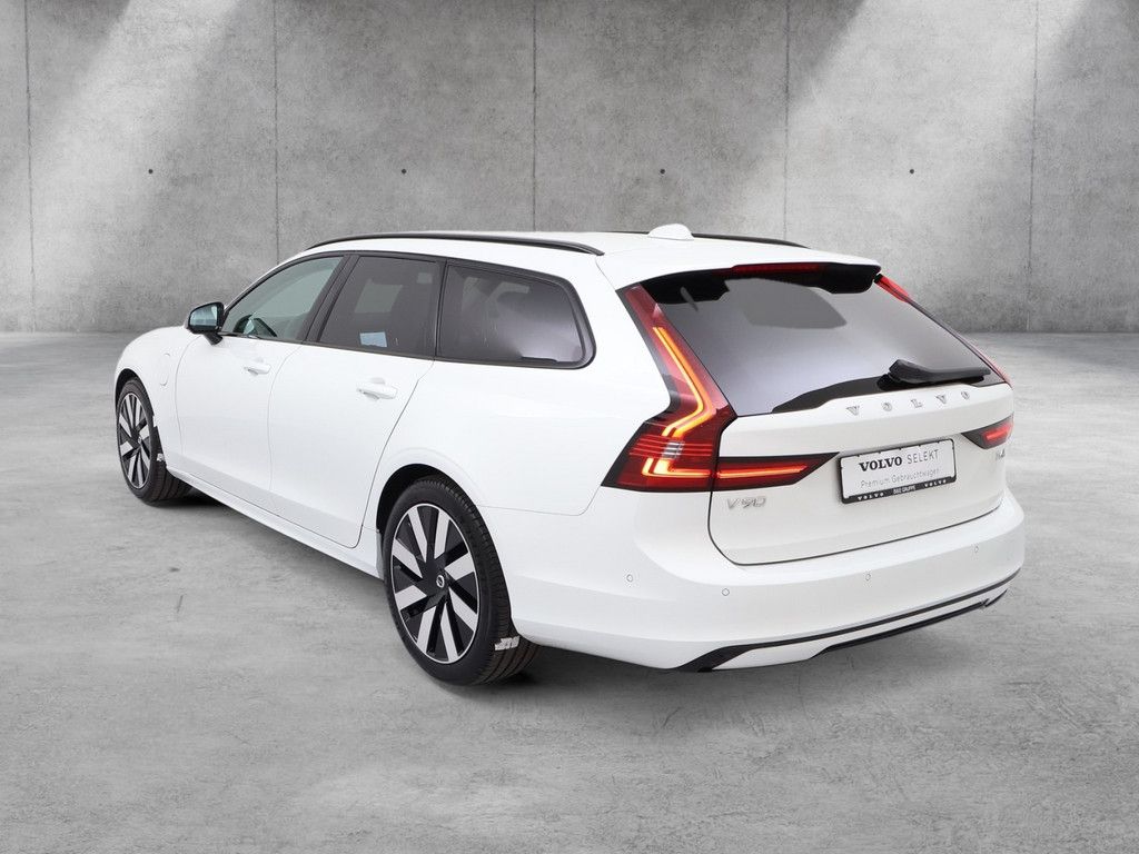 Volvo V90 2025