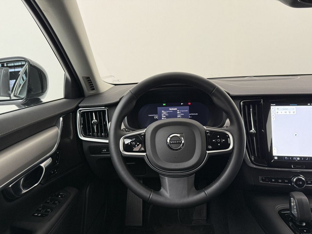 Volvo V90 2025