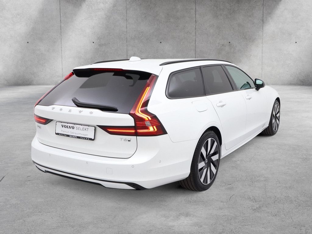 Volvo V90 2025