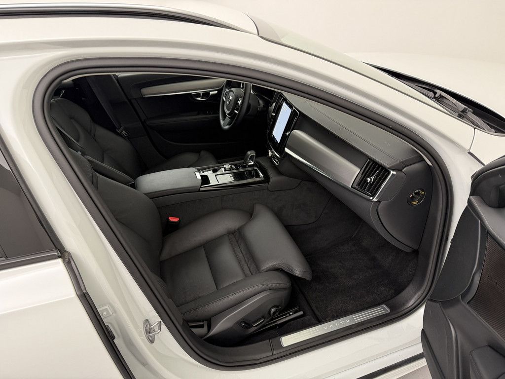 Volvo V90 2025