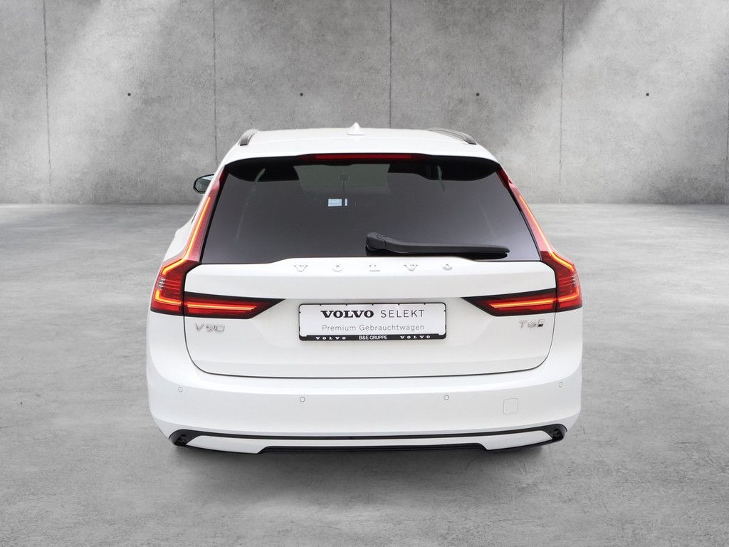 Volvo V90 2025