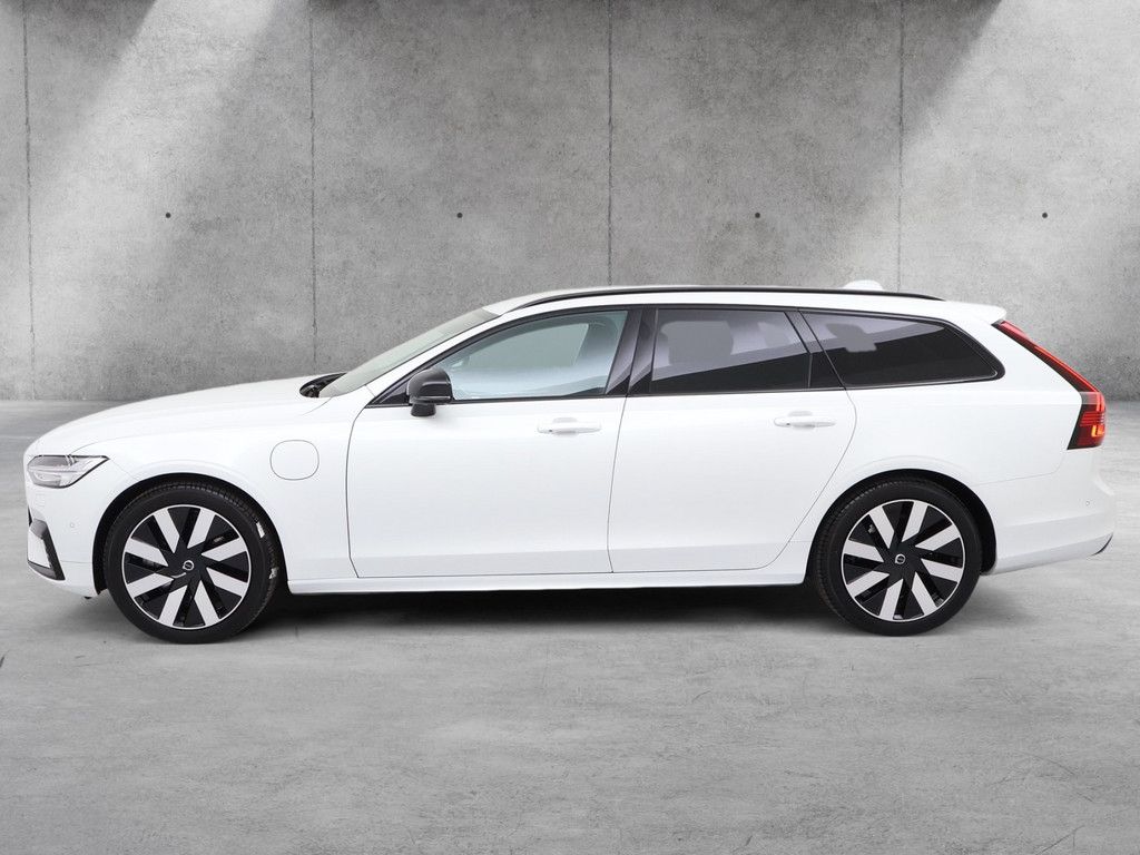 Volvo V90 2025