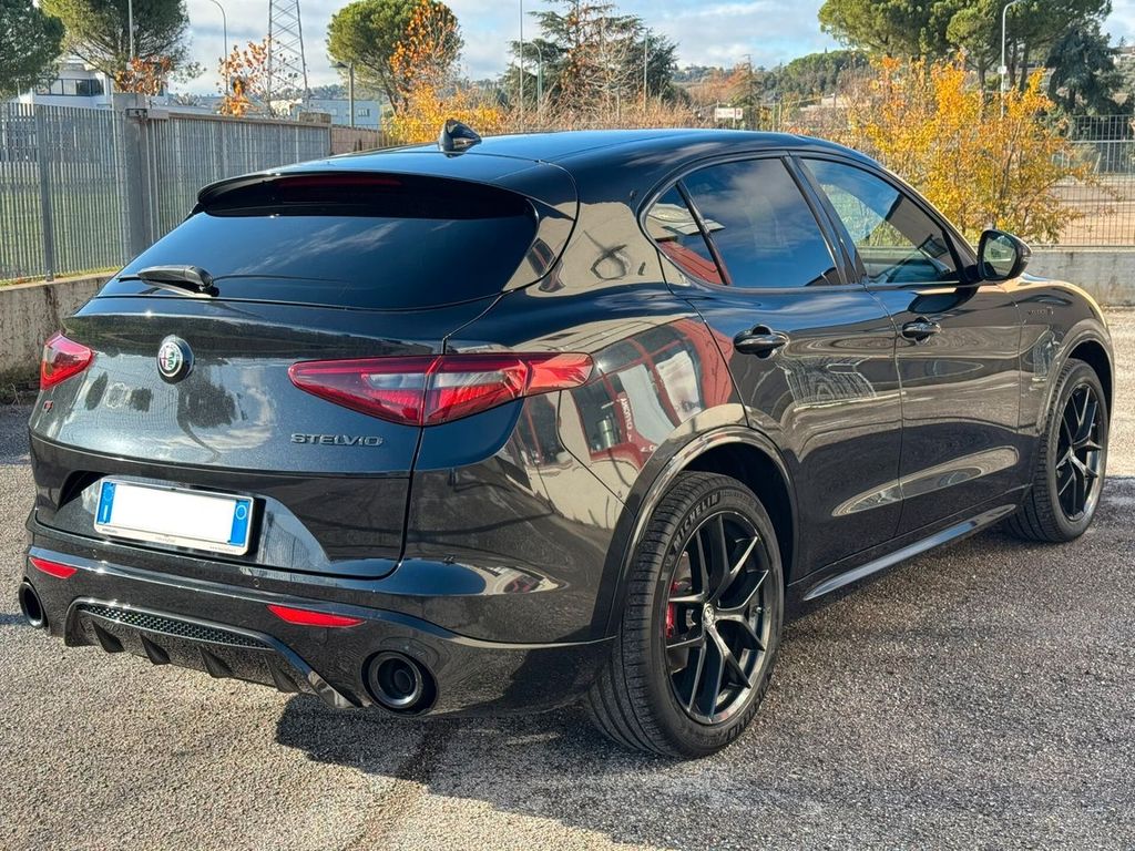Alfa Romeo Stelvio 2021