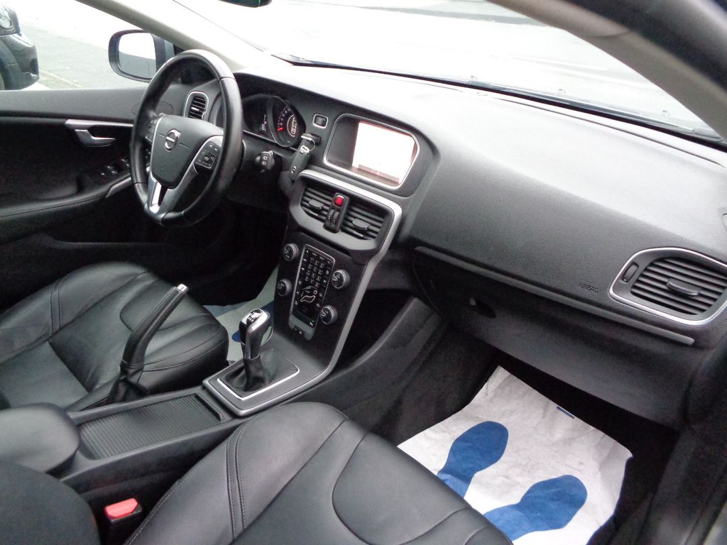 Volvo V40 2019